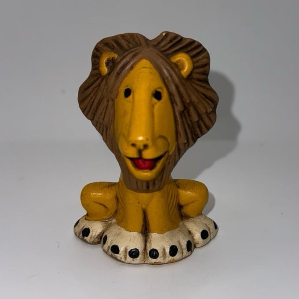 Vintage 1975 Western Publishing Co Lion Statue